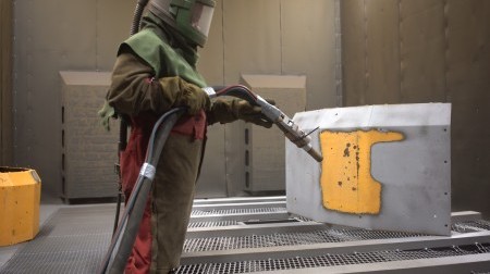 Идеальная подготовка детали в дробеструйной камере