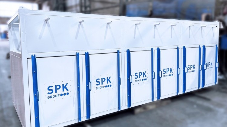 В производстве на заводе SPK GROUP детали для вентиляционно-фильтровальной установки