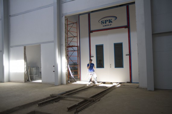 Установка камеры покраски на Заводе по производству дизельных двигателей в Астане (Казахстан)