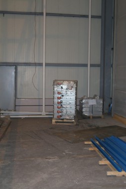 В авиационном центре в Астане ведется возведение стен камеры для окраски самолетов