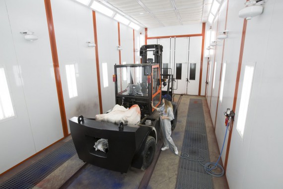 В г. Невьянске (Свердловская область) состоялся запуск покрасочно-сушильной камеры для погрузчиков