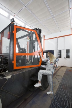 В г. Невьянске (Свердловская область) состоялся запуск покрасочно-сушильной камеры для погрузчиков