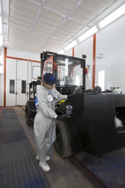 В г. Невьянске (Свердловская область) состоялся запуск покрасочно-сушильной камеры для погрузчиков