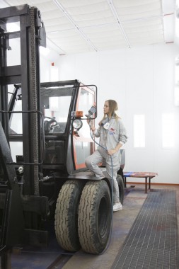 В г. Невьянске (Свердловская область) состоялся запуск покрасочно-сушильной камеры для погрузчиков