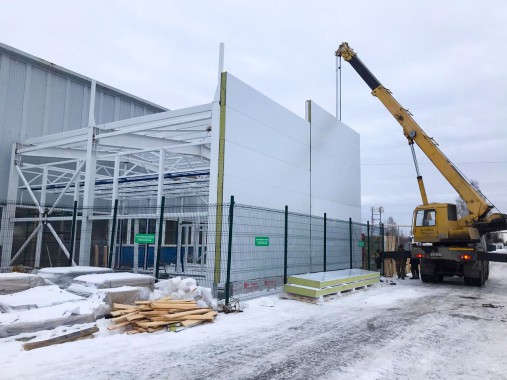 Завершается монтаж камеры окраски и сушки для деталей самолета в Екатеринбурге Завершается монтаж камеры окраски и сушки для деталей самолета в Екатеринбурге