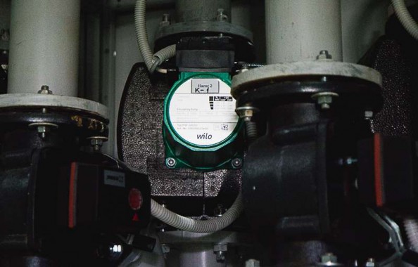 Электровозосборочный завод. Камера покраски железнодорожной техники.