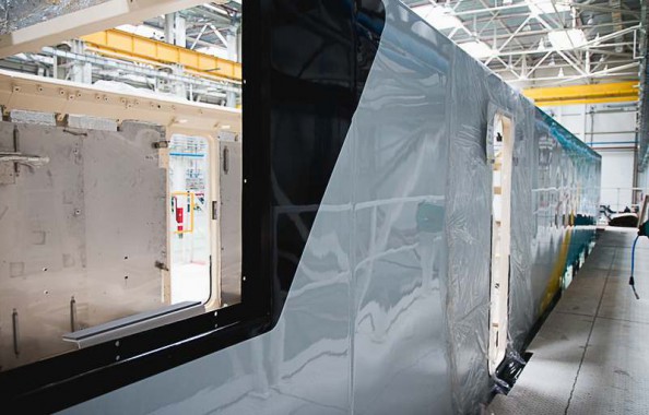 Электровозосборочный завод. Камера покраски железнодорожной техники.