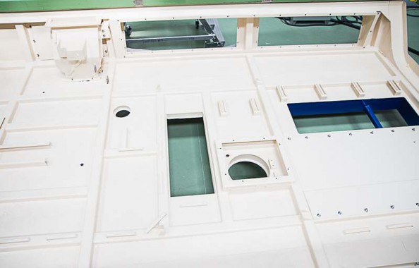 Электровозосборочный завод. Камера покраски железнодорожной техники.