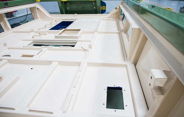 Электровозосборочный завод. Камера покраски железнодорожной техники.