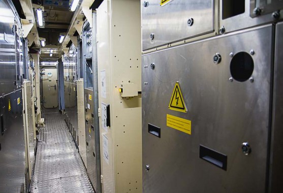 Электровозосборочный завод. Камера покраски железнодорожной техники.