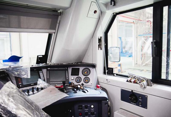 Электровозосборочный завод. Камера покраски железнодорожной техники.