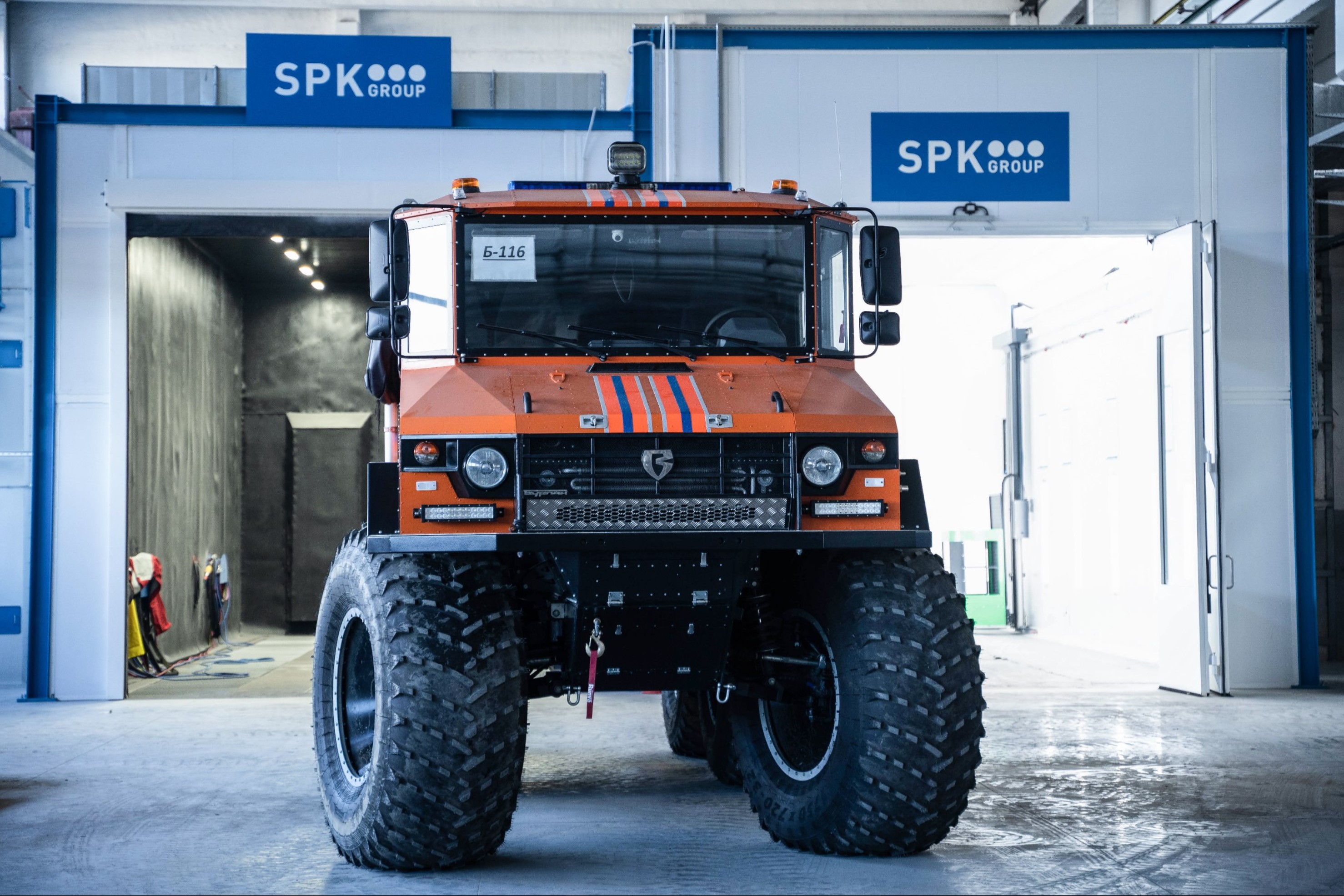 покраска спецтехники в окрасочной камере